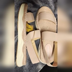 BRAND NEW NEVER WORN COOL PLANET BY STEVE MADDEN SIZE 9